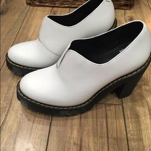 Dr. Marten Cordelia white heeled booties sz 7 nwob